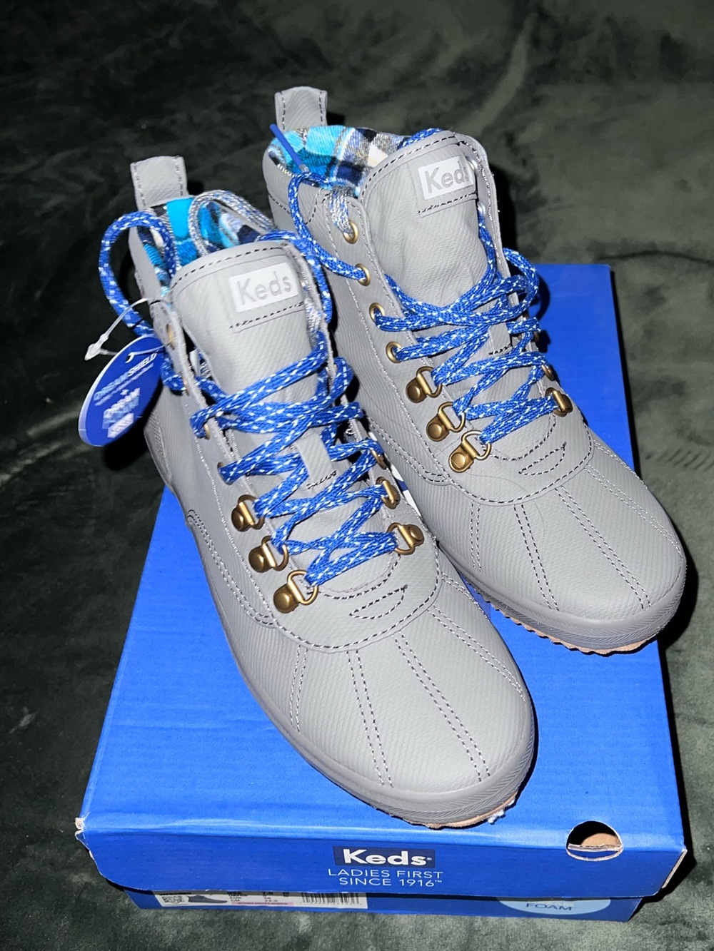 Keds Gray Outdoor-Style Sneakers with Blue Laces Size 7,5 NWT